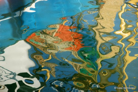 spiegeling van vissersboot